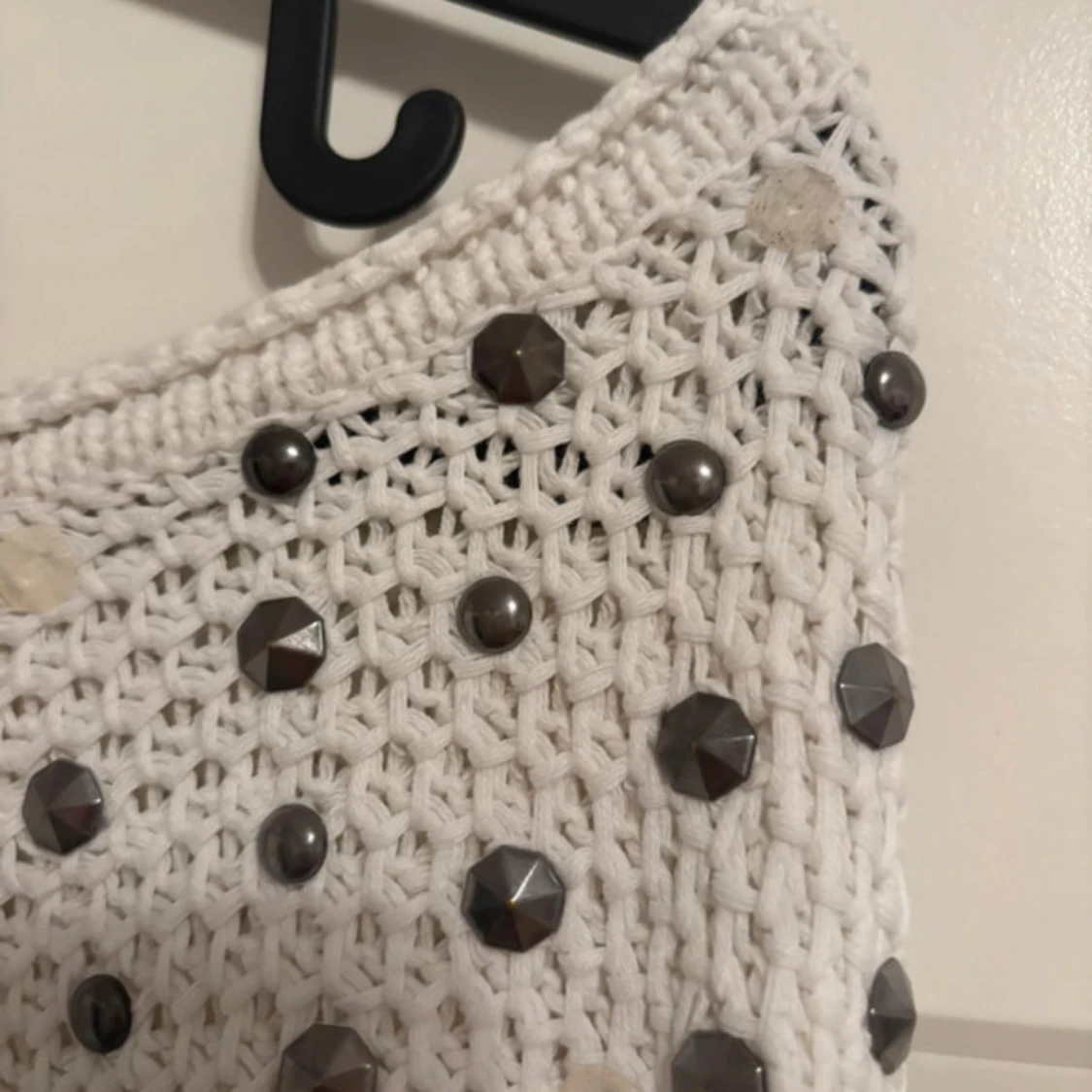 Vit stickad tröja med nitar från ONLY - 1