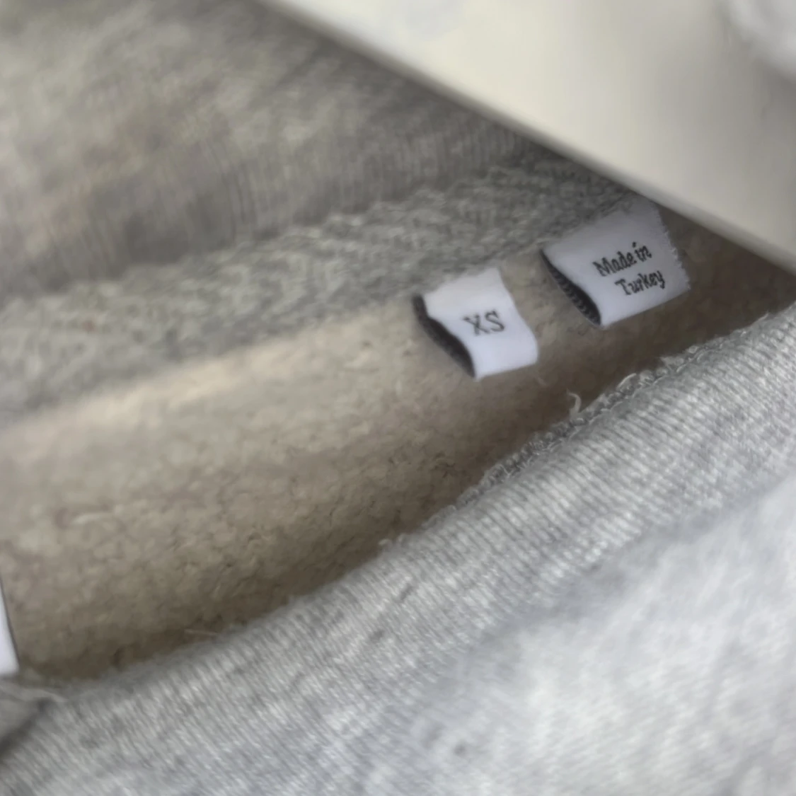 Grå hoodie från Les Deux XS - 3