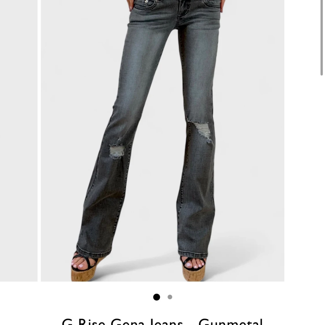 Grå bootcut jeans med slitningar