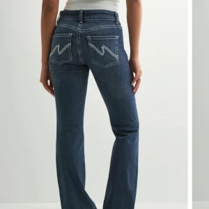 Nelly jeans  - Säljer dessa Nelly jeans som endast varit använd 1 gång. Superfint/nytt skick. Nypris: 699kr💕