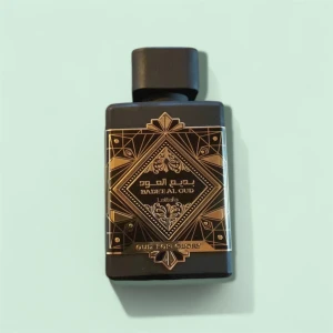 Badee Al Oud Eau de Parfum - Stilren parfym från Lattafa, Badee Al Oud, 100 ml. Eau de Parfum tillverkad i Förenade Arabemiraten. Perfekt för dig som vill sticka ut med en unik flaska och exklusiv känsla. Jag har aldrig använt den.