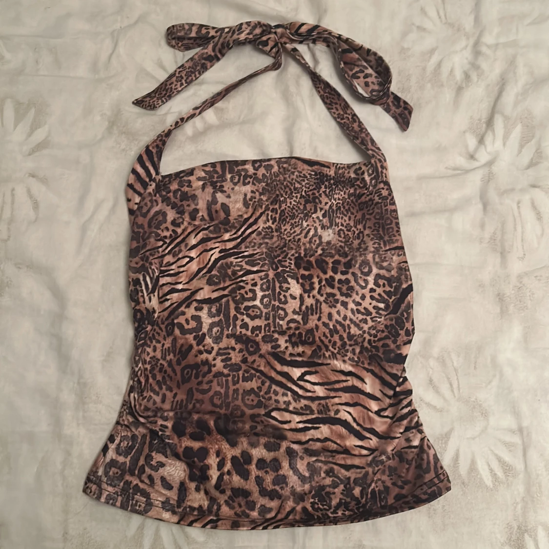 Leopardmönstrad halterneck topp