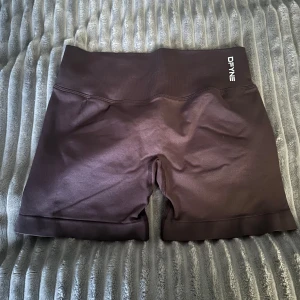 Oanvända Dfyne shorts - Storlek M