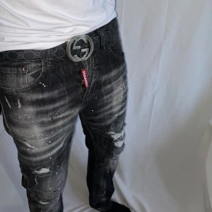 Gucci bälte strl 120 cm - Helt ny. Fin replika med grym kvalitét. Modellen är 175cm lång väger 67kg. Pris: 799kr. Först till kvarn som gäller. Skickas direkt inom 24h