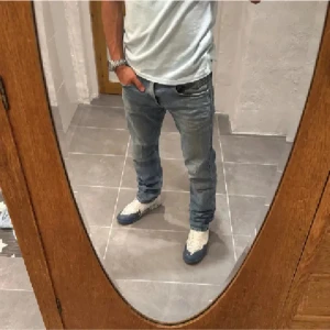 Replay jeans  - Ett par snygga byxor från Replay i storlek W32 L32 i modellen Anbbas 