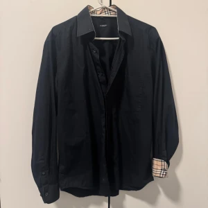 Burberry skjorta  - Burberry skjorta fint skick🙌🏽Storlek 39 Classic fit