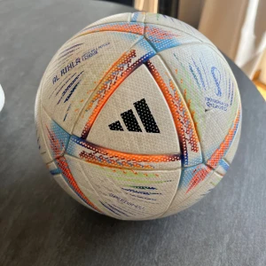 Adidas Al Rihla League fotboll FIFA World Cup Qatar 2022 - I bra skick. Läcker ej. Storlek 5.