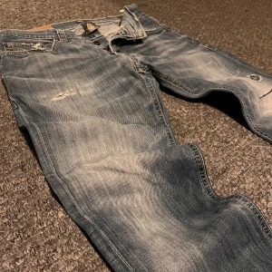Dondup Jeans - Extremt bra skick, inga konstigheter. Hör av er vid funderingar!!