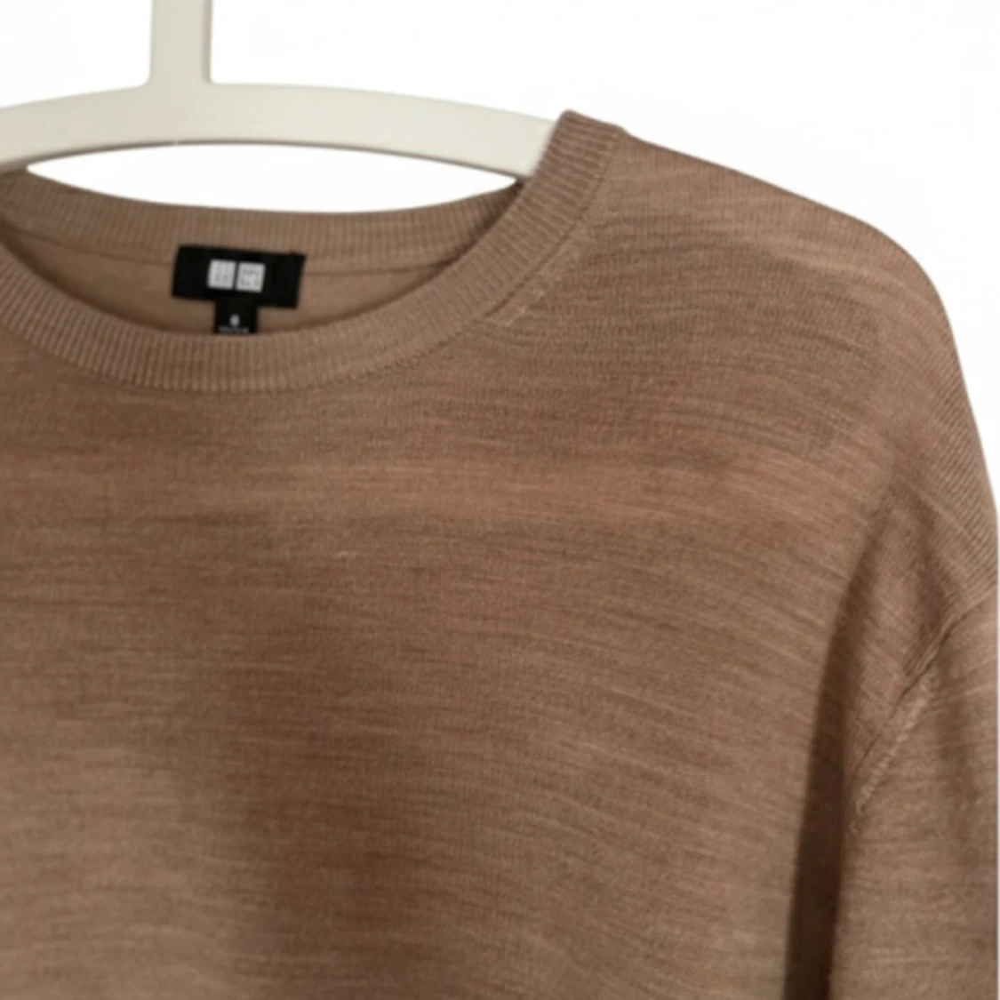 Beige stickad tröja från Uniqlo - 1