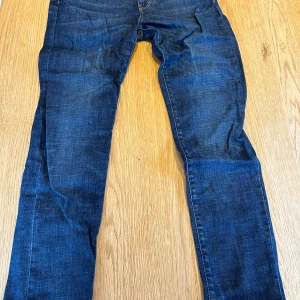 J. Lindberg jeans - Säljer knappt använda J. Lindeberg jeans i modellen ”Jay Tinker”. 