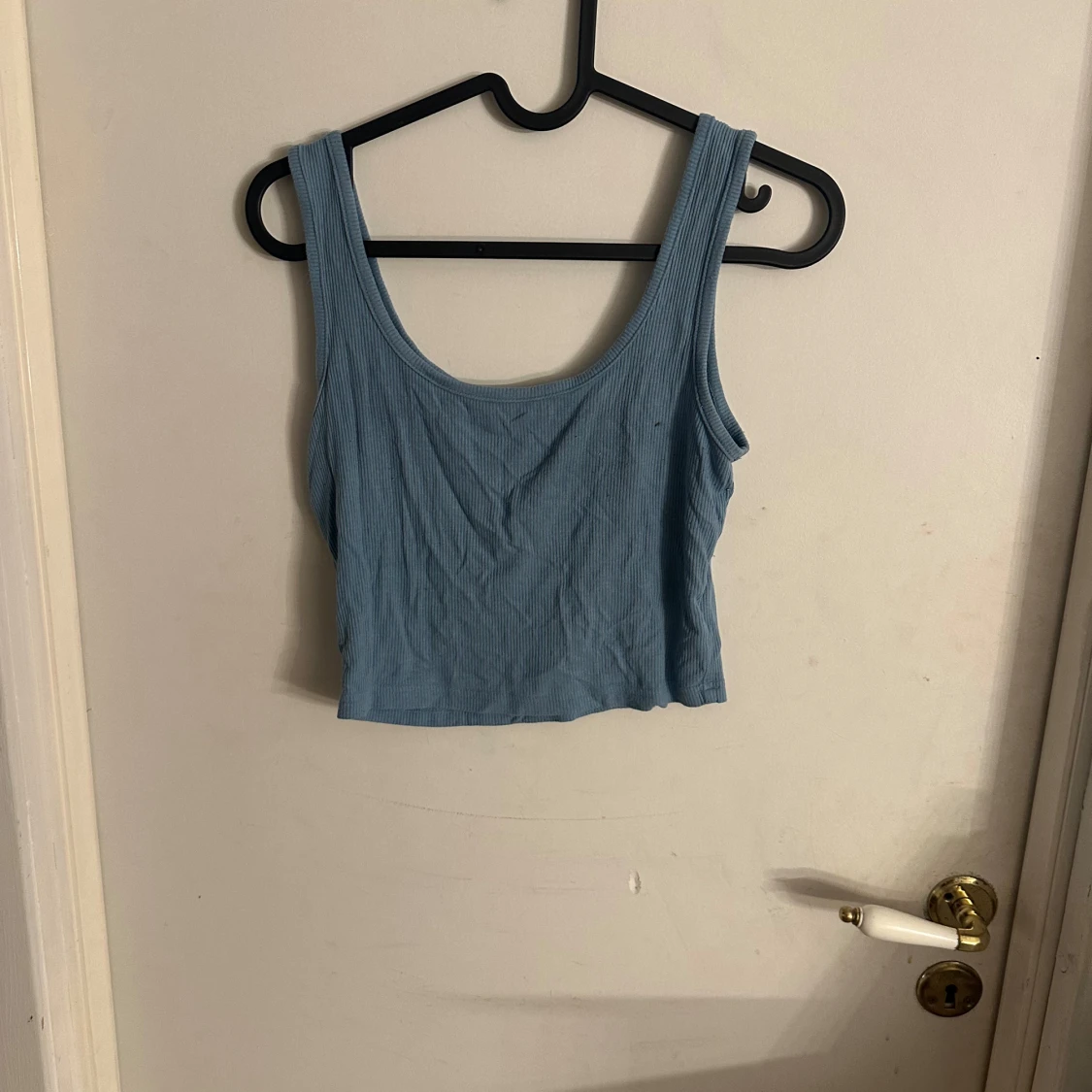 Blå ribbad croppad linnetopp - 1