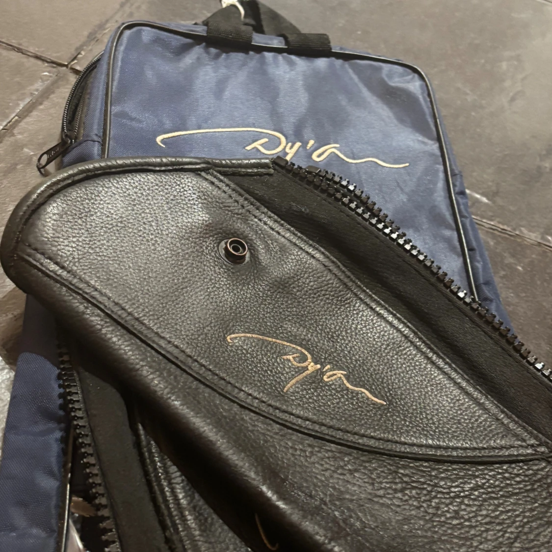  Dy'on  Chaps i storlek xs som nästan aldrig är använda, säljer för 900kr - 2