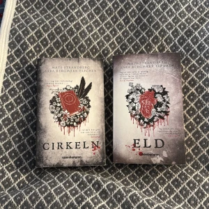 Cirkeln & Eld - Två böcker med mörka, snygga omslag och mystiska illustrationer. Perfekt för dig som gillar spänning och vill ha något riktigt fängslande att läsa. Passar unga vuxna som söker något annorlunda och magiskt. 125kr för båda