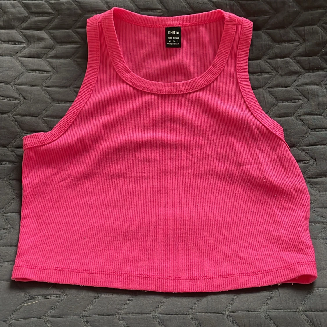 Ribbad rosa croppad linnetopp Shein