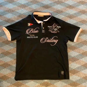 Club Ju Piké - Riktigt stilren piké från Club Ju Paris, storlek S, använd ett fåtal gånger😊 Pris kan diskuteras vid snabb affär