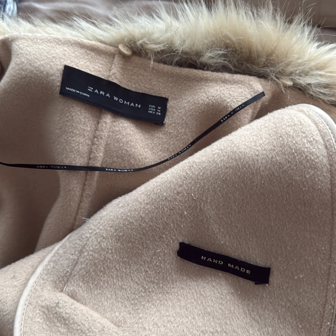 Beige poncho med fuskpäls från Zara Woman - 3