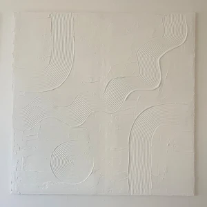 Abstrakt kost - Vit tavla med abstrakt, upphöjd struktur och mönster. Orginalmålning av: Greta jägare, signerad på baksidan Material: spackel på canvasduk Mått: är 80x80cm