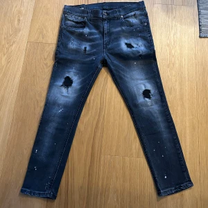 Dondup jeans  - Dondup jeans i modell slim/skinny: mycket bra skick: nypris 5k+ : priset kan diskuteras vid snabb affär så kom med bud. 