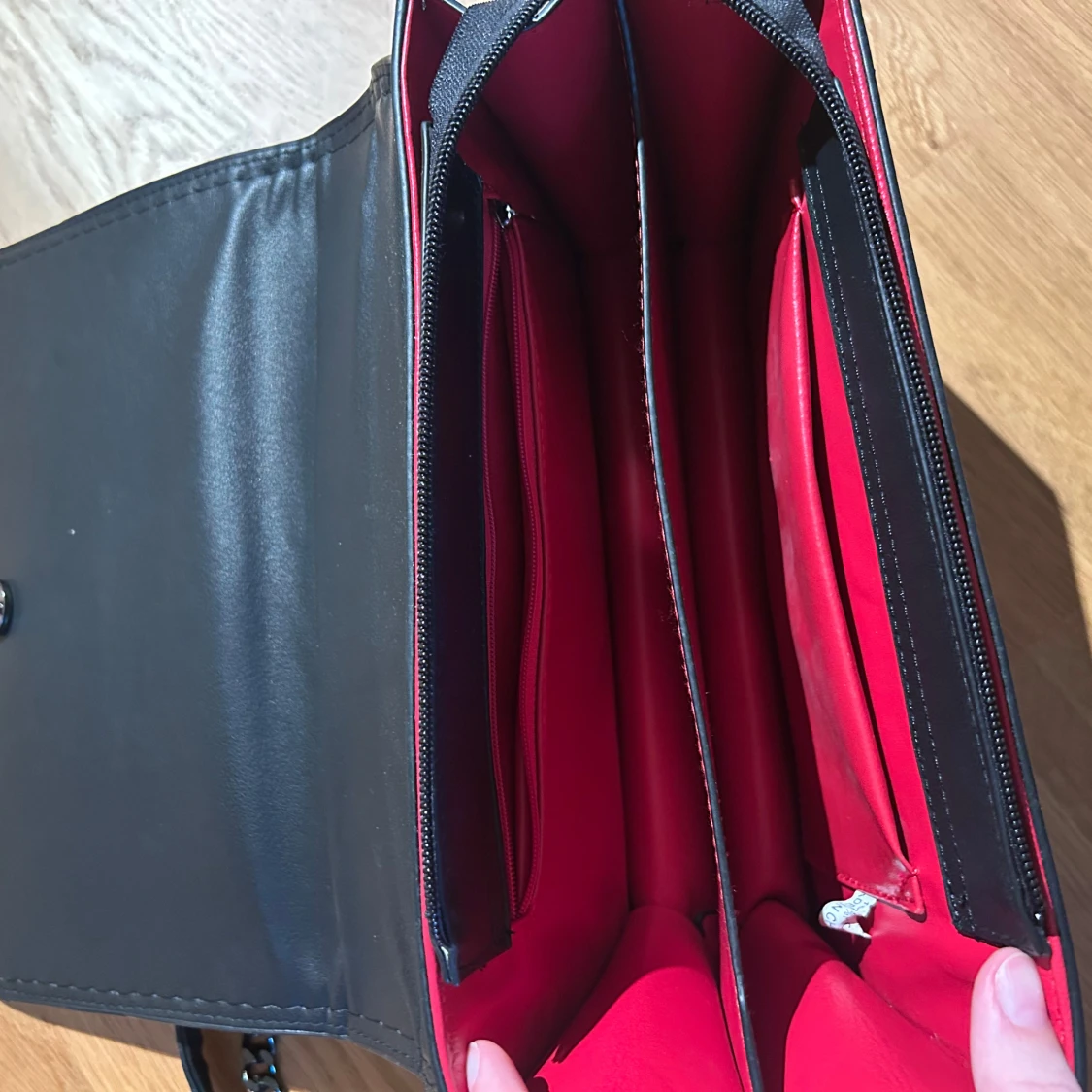 Svart axelväska med kedja - 3