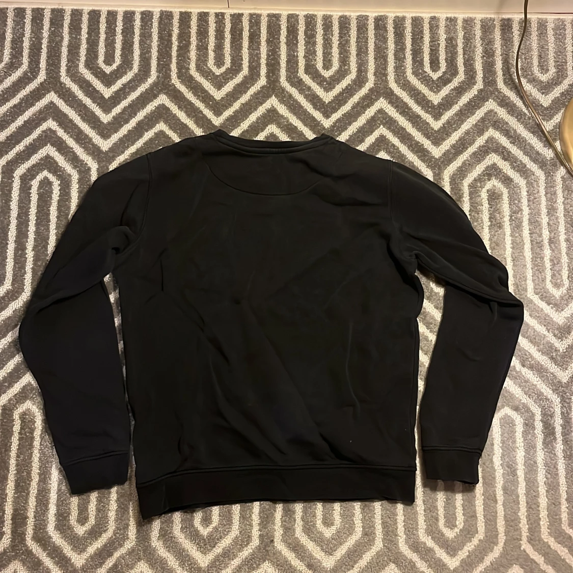 Svart sweatshirt från Lyle & Scott - 1