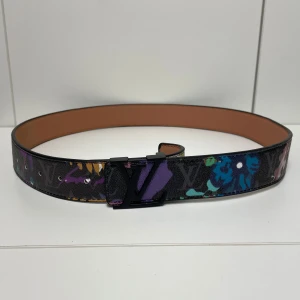 Lv Bälte - Hejsan, säljer ett helt nytt bälte aldrig tidigare använd. Storlek 110cm. Postar alltid inom 24h efter köpet. Skriv gärna om du har fler frågor.