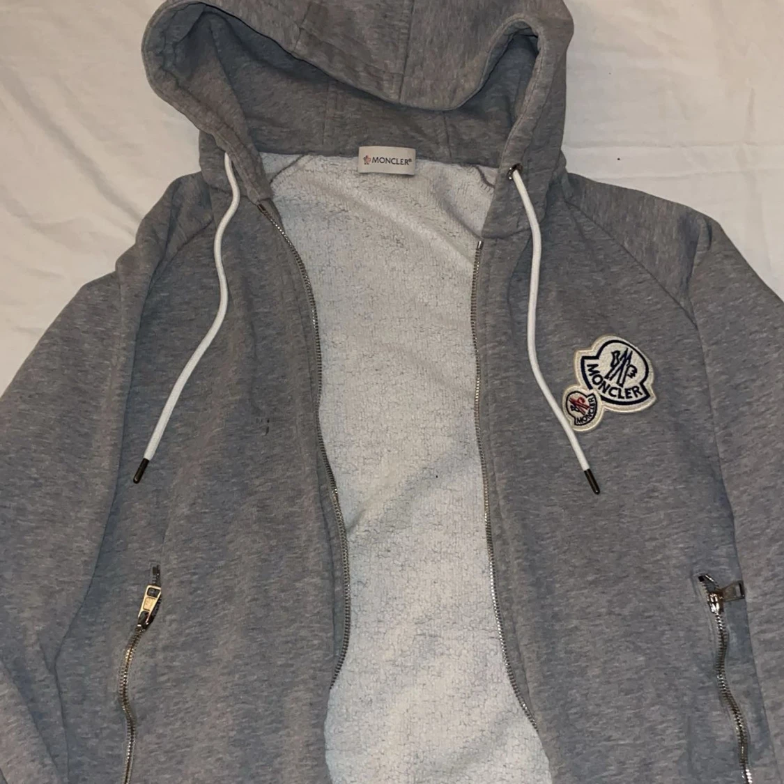 Grå Moncler hoodie med dragkedja