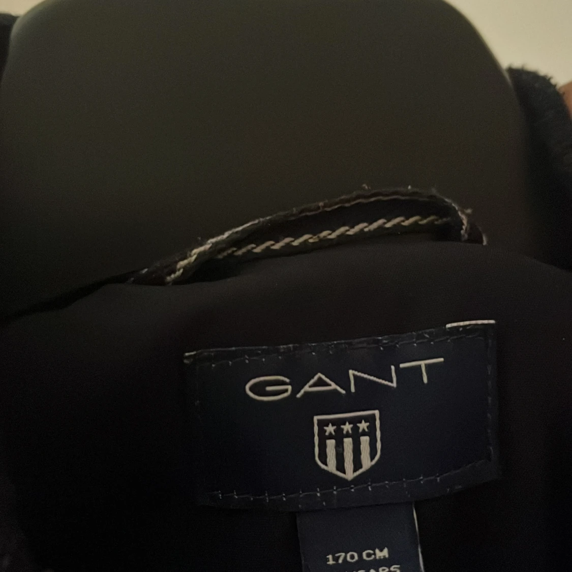 Mörkblå vindjacka från GANT - 3