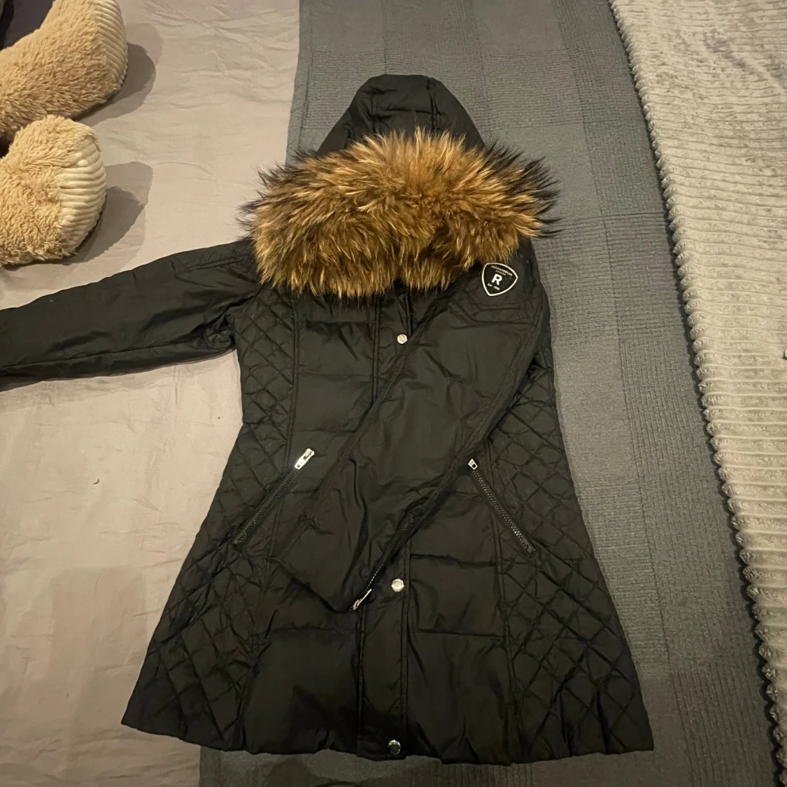 Svart Rockandblue dunjacka med päls