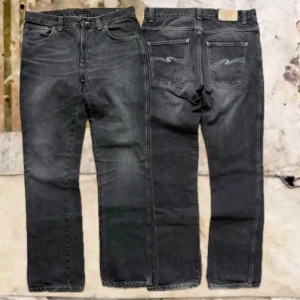 Nudie LowSlimJim - Tjena! Säljer dessa vintage Nudie LowSlimJim jeans, byxorna är i fint skick och är i storlek W33/L34, Midja-43,5/ Längd-113,5/ Benöppning-21,5, har även ett par exakt likadana jeans fast i L32 i min profil! Hör av dig vid funderingar!🙌