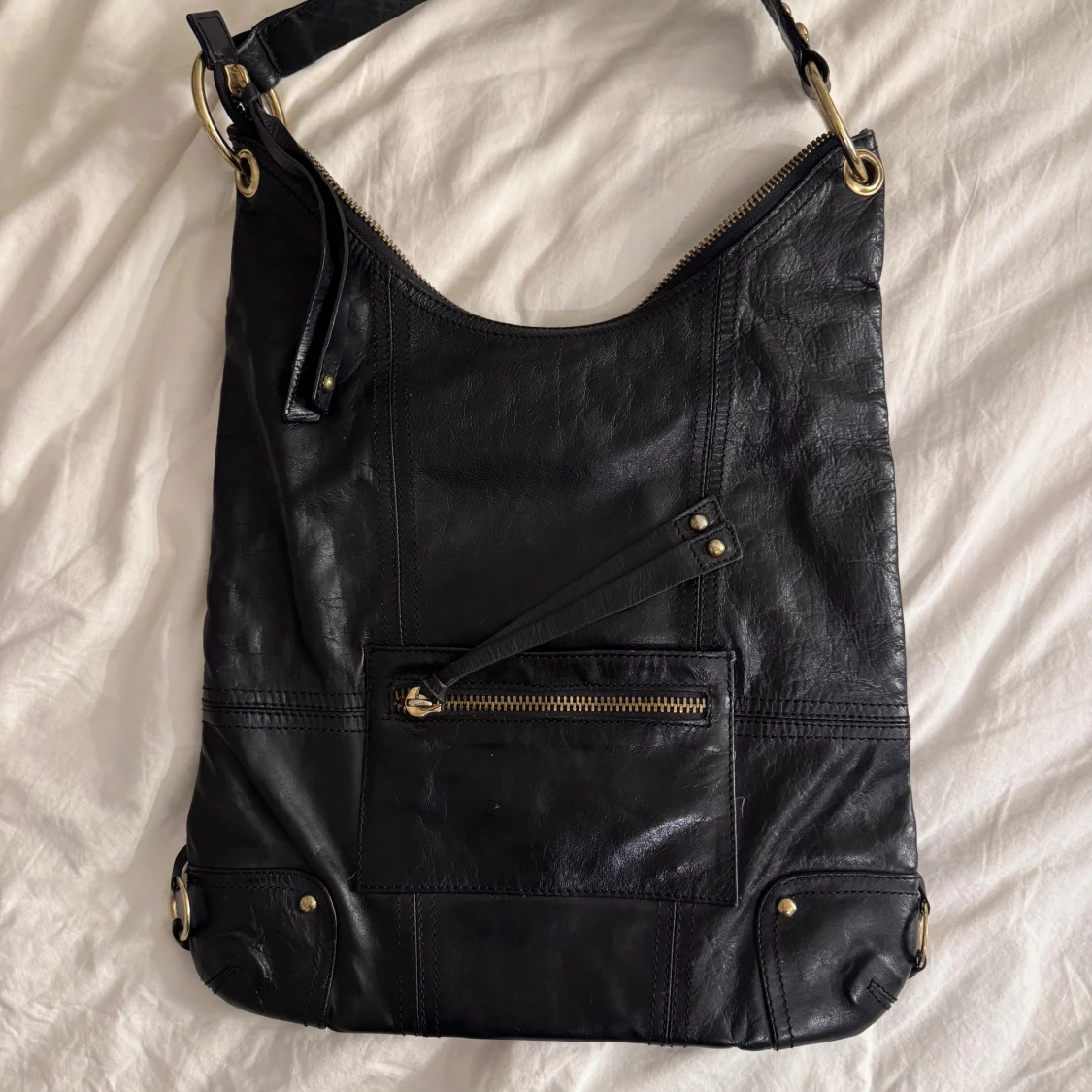 Svart axelväska i skinn  - 1