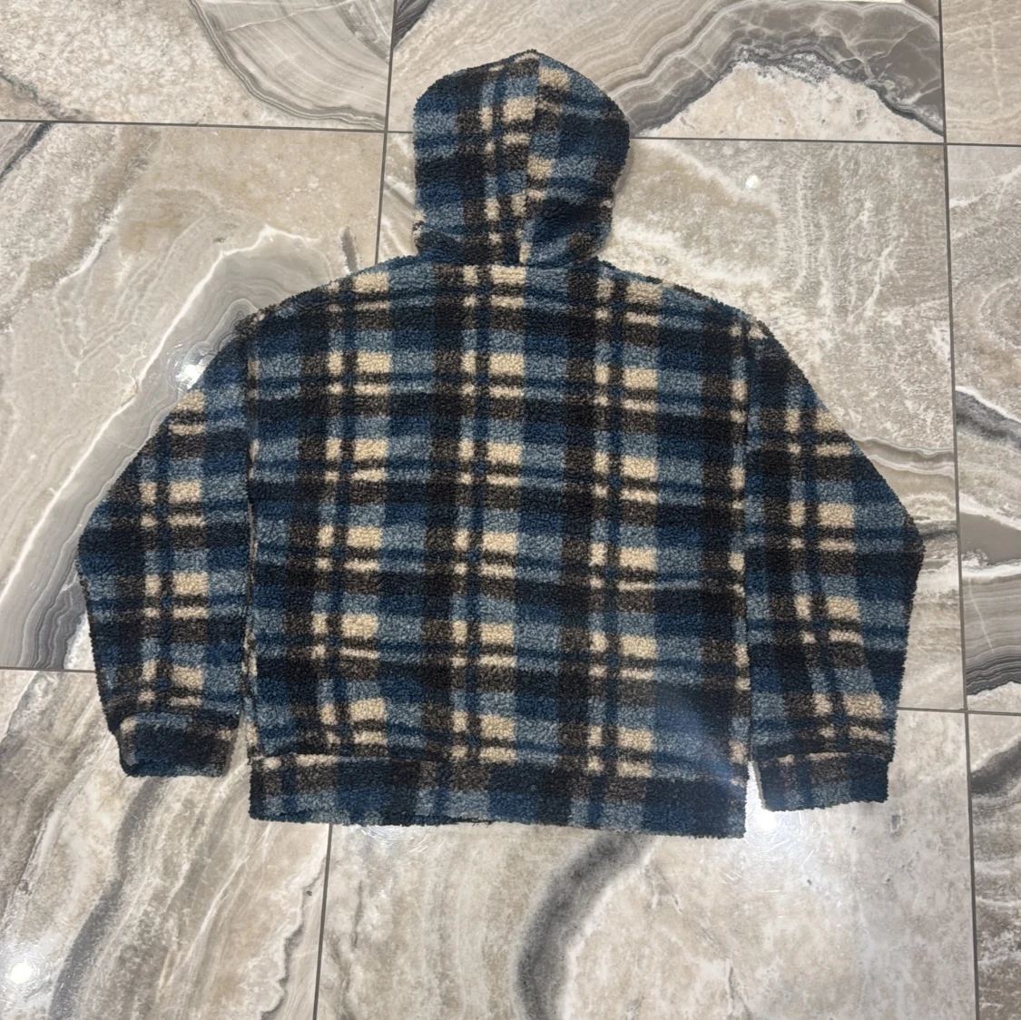 Rutig fleecehoodie från Lindex - 1