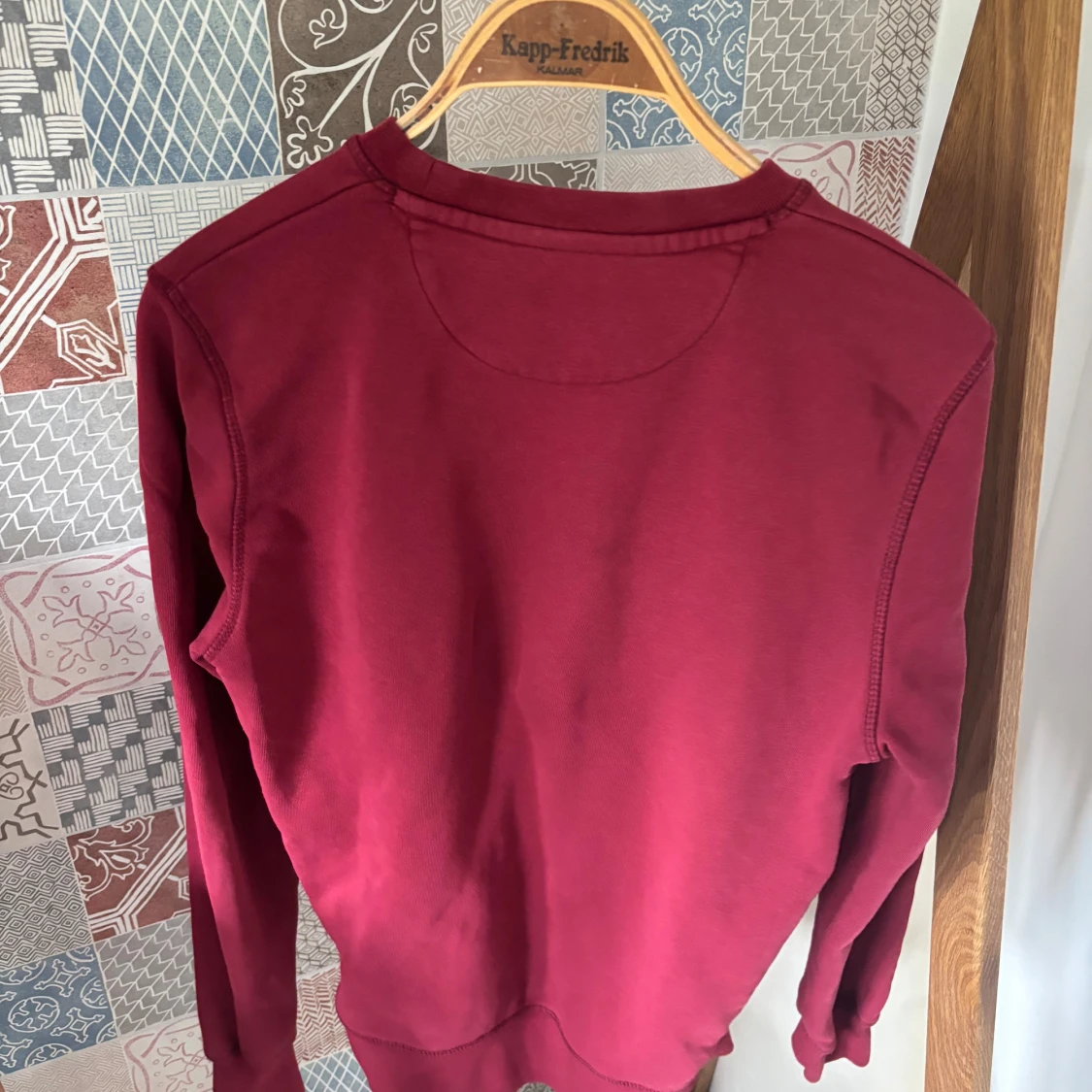 Vinröd sweatshirt från GANT - 1