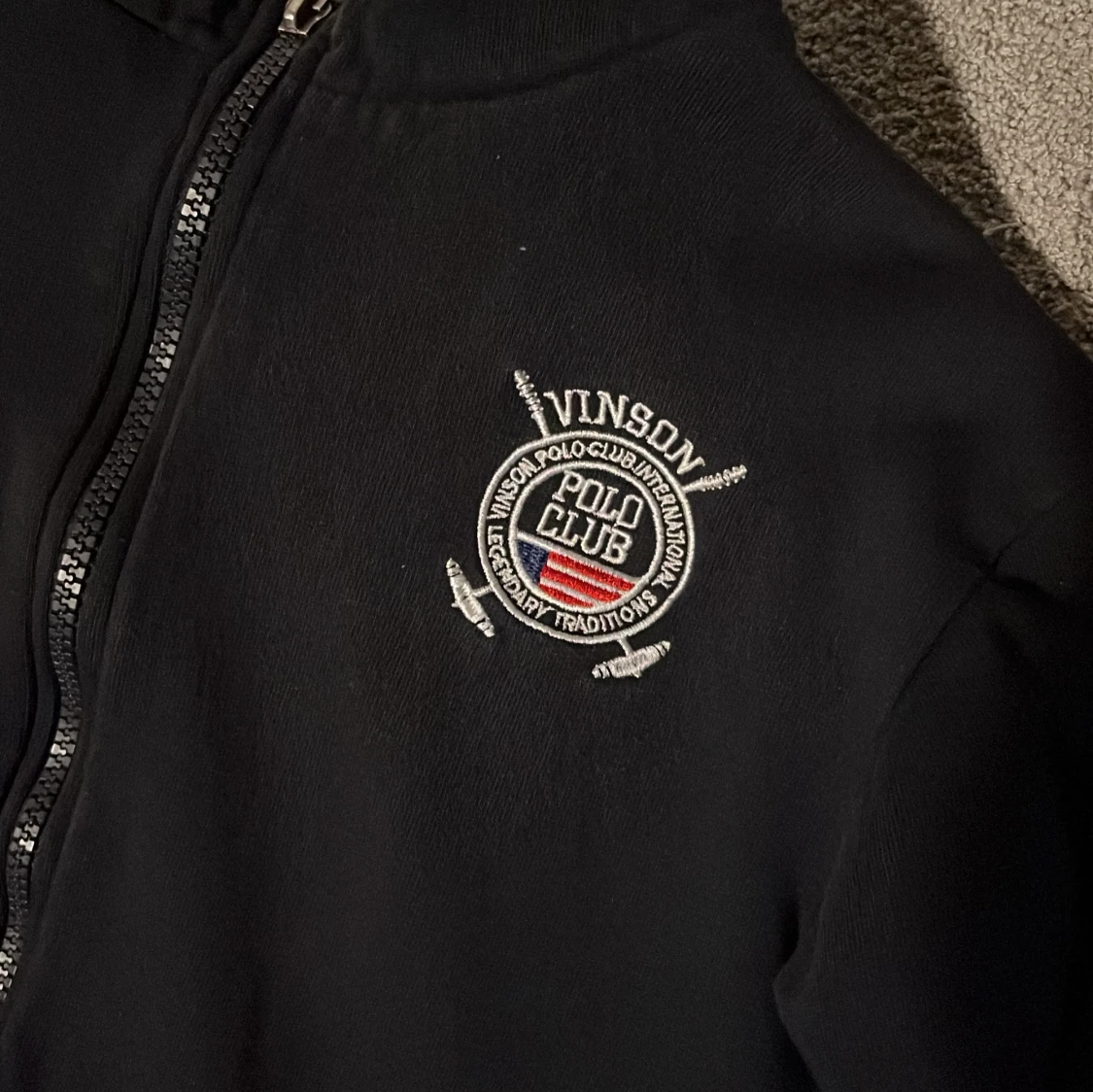 Svart hoodie från Vinson Polo Club STORLEK 12y  - 1