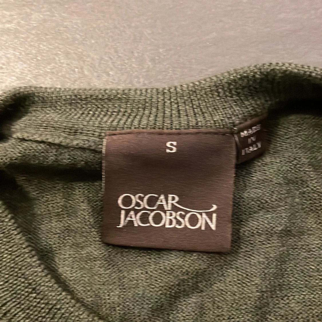 Grön stickad tröja från Oscar Jacobson - 1