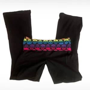 No boundaries flare yoga pants 2000s - Jättebra skick, midja: 41cm
