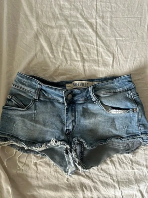 Super low waist Brandy Melville - Super lågmidjade shorts från Brandy Melville, säljer då de inte kommit till användning❣️köpta för 420kr secondhand