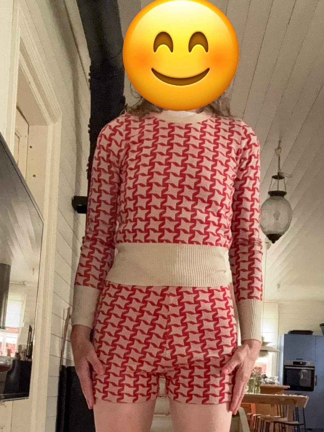 RETRO! Stickat set i rött och vitt mönster - 1