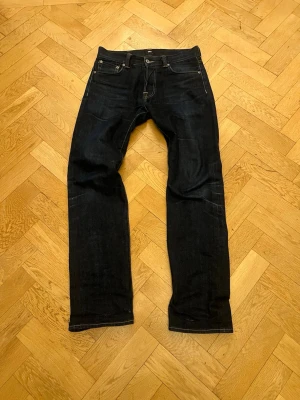 Selvedge Edwin jeans  - Edwin jeans i skick 10/10 knappt använda inga defekter. Storlek W30 L34. Passar någon runt 175-180. Modellen är slim straight.