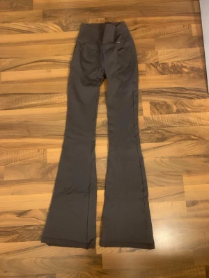 Aimn flared tights  - Aldrig använda 