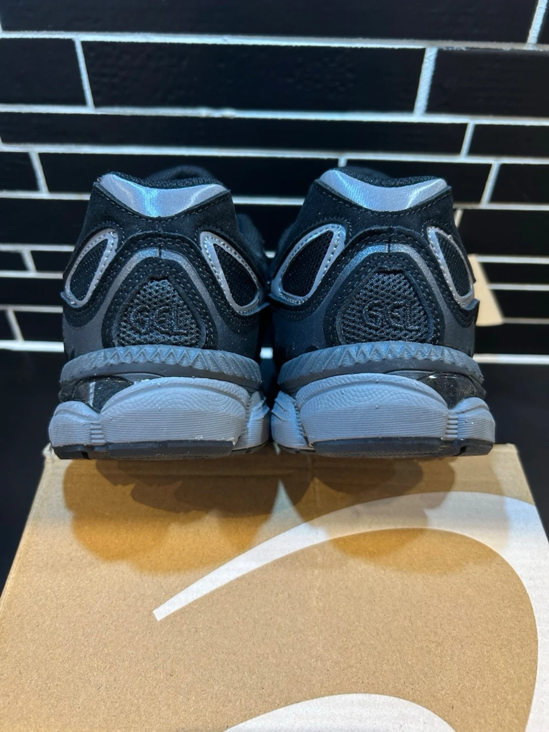 ASICS GEL-NYC – Svart/Grå  - 2