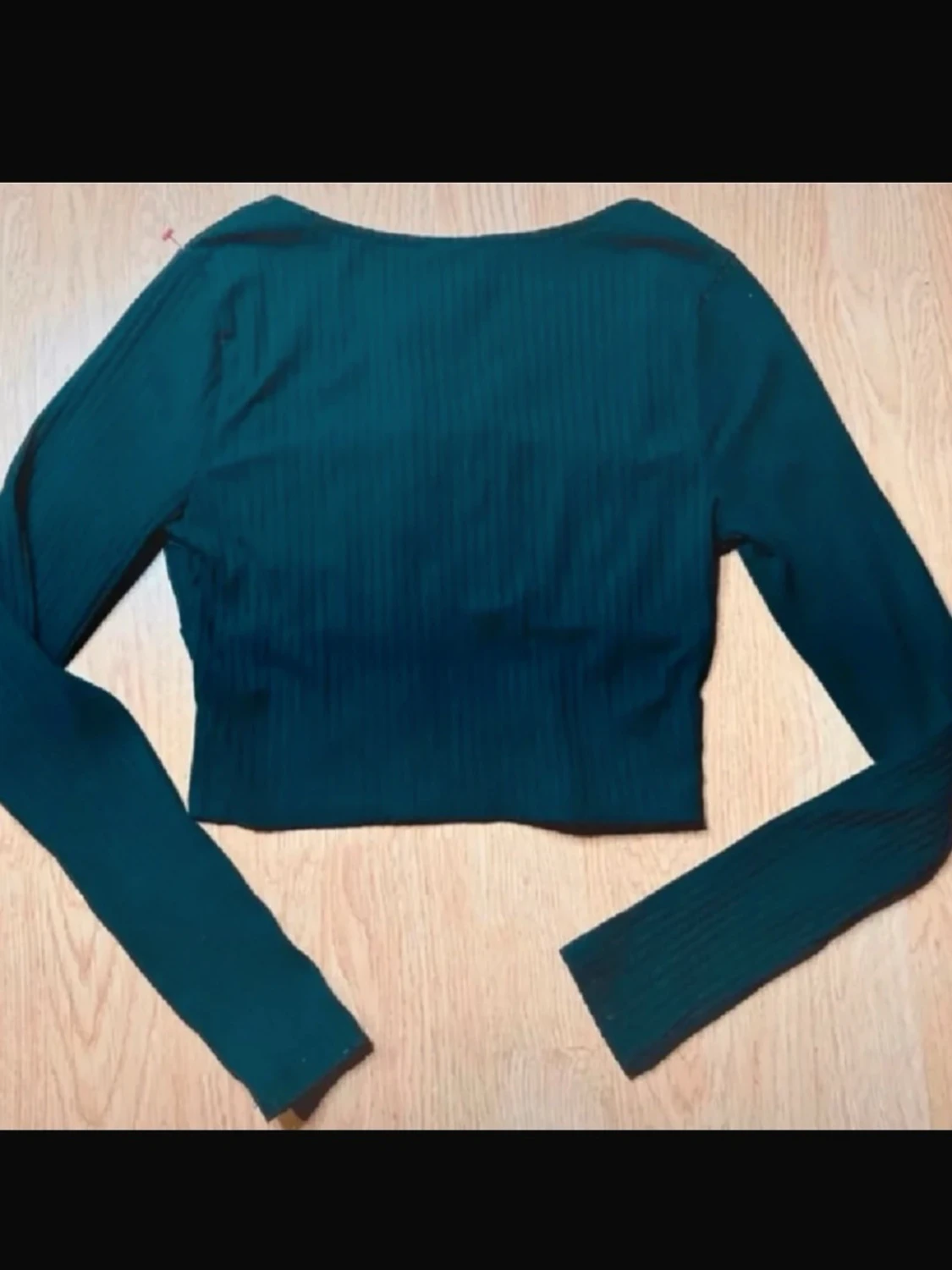 Nelly svart ribbad crop top med  fyrkantig halsringning och söt knytning • Y2K • Coquette • Stretch • Strl S - 1