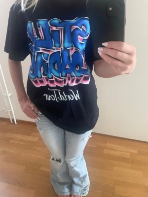 Central Cee merch - Helt oanvänd T-shirt köpt på Central Cee’s konsert i Stockholm 2022. Storlek M! Tveka inte att skriva till mig om frågor eller prisförslag!