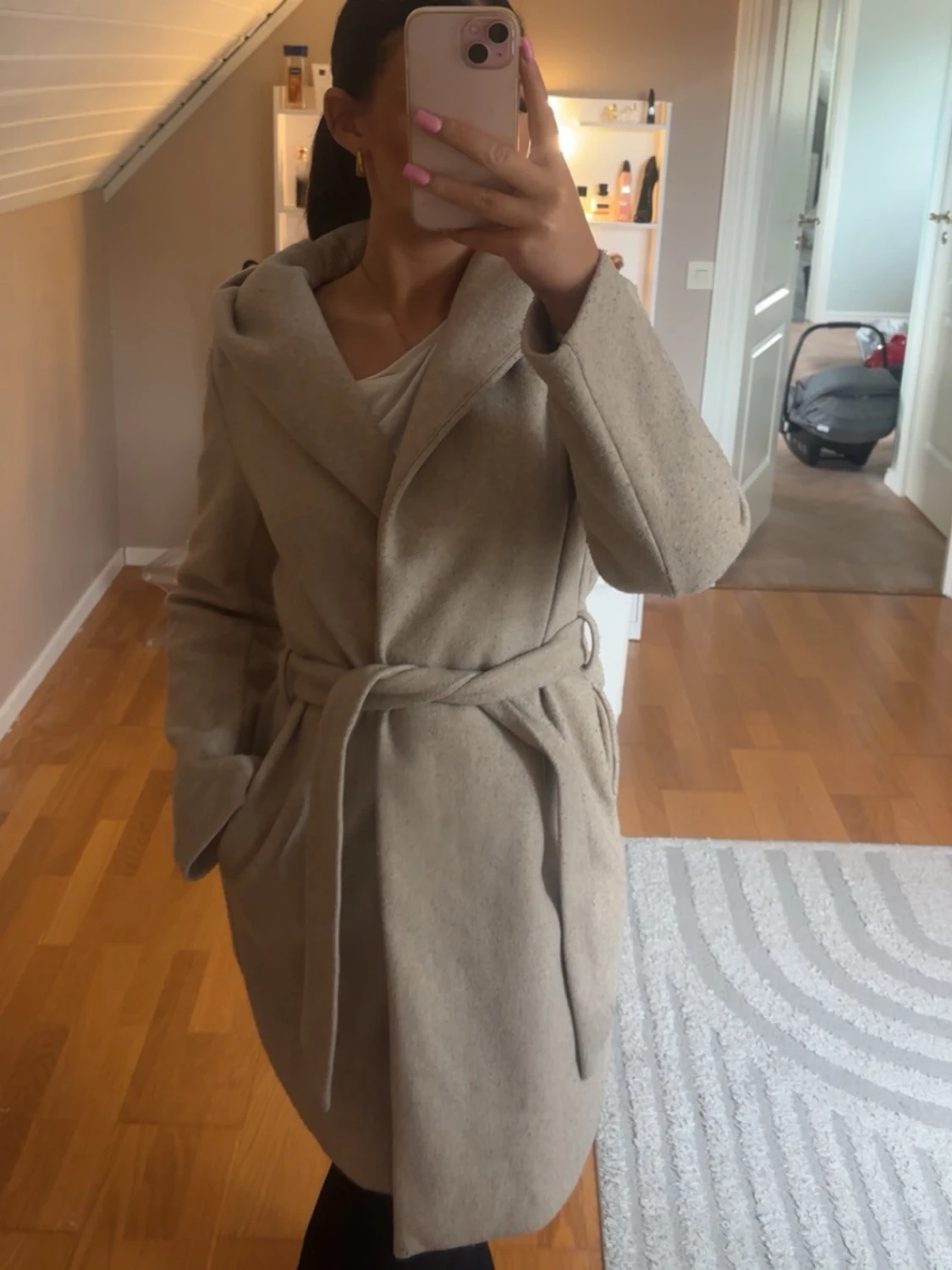 Beige kappa med knytskärp