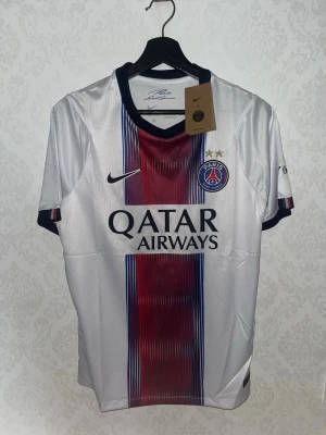 PSG tröja 26/27  - PSG tröja från 26/27 säsongen                                        Storlek M 