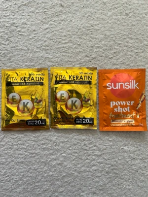 Hårbehandling Vita-Keratin & Sunsilk - Paket med två Vita-Keratin hårinpackningar i guldiga förpackningar och en Sunsilk Power Shot treatment i orange förpackning. Perfekt för dig som vill boosta håret med keratin och näring. Smidiga portionspåsar, enkla att ta med.