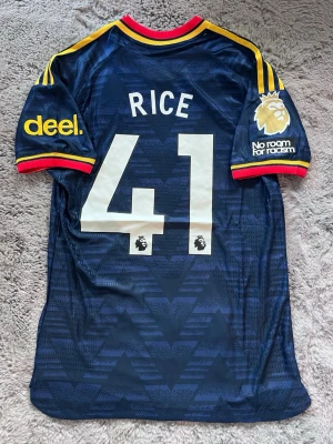 Arsenal 26/27 Declan Rice  - En Arsenal tröja för 26/27 med Declan Rice i spelar version, storlek L