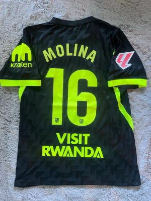 Atletico Madrid 26/27 Molina  - En Atletico Madrid tröja för 26/27 med Molina i spelar version, storlek L 