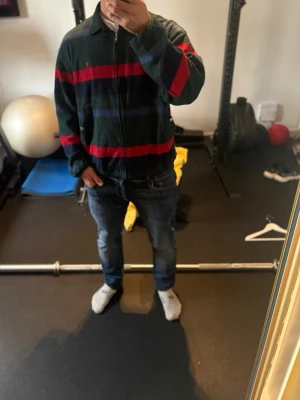 Ralph lauren vintage  - Säljer nu en skön och stilig fleece tröja/ jacka från polo ralph lauren. Denna är köpt i Alperna i Frankrike. Denna är vintage och går inte att få tag i om man vill köpa den. 