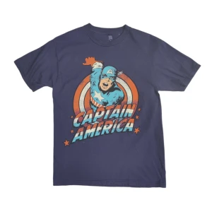 Marvel Comics Captain America Navy Tshirt - Marinblå Marvel Comics T-shirt med Captain America-tryck.