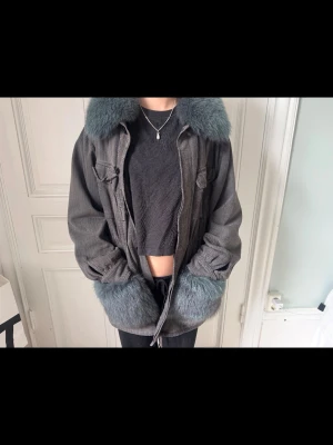 Custommade jacka  - Säljer snygg och eftertraktad custommade jacka. Hör av dig vid frågor elr innan köp! 